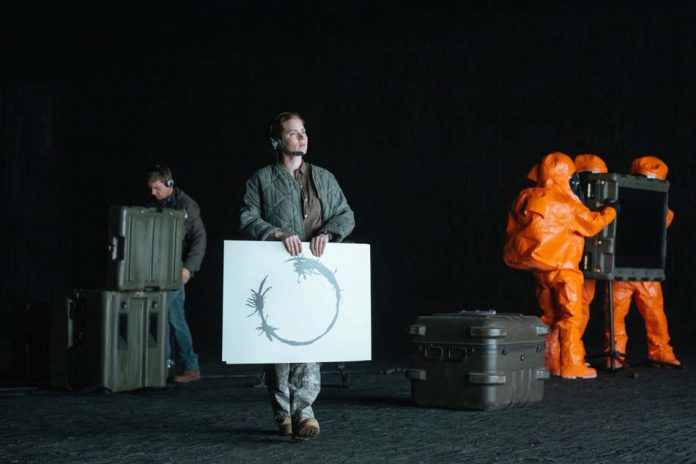Premier Contact (Arrival)