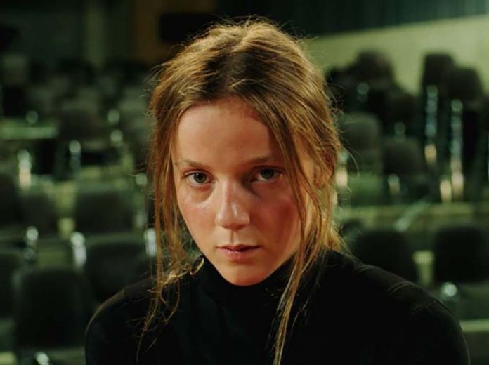 Sarah joue un loup-garou