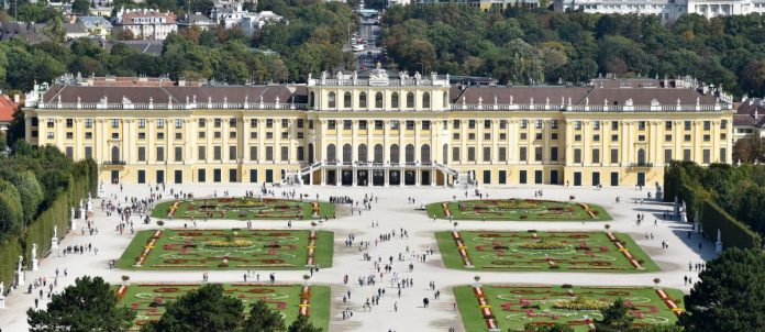 château-de-Schonbrunn-1200x520