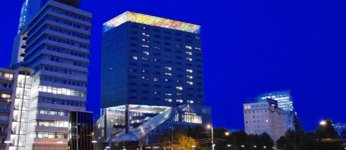 vue-hôtel-nuit-1200x520