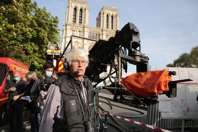 Notre-Dame brûle
