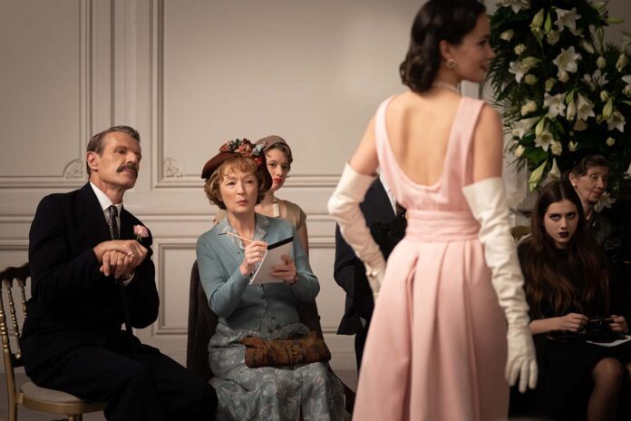 MRS HARRIS GOES TO PARIS